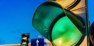 Автоінструктор пояснив, коли можна стартувати на зелений сигнал світлофора