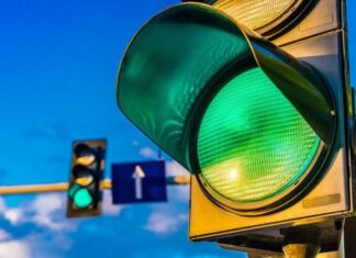 Автоінструктор пояснив, коли можна стартувати на зелений сигнал світлофора