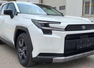 Новий Toyota RAV4 показали в новому кузові: перші фото та деталі