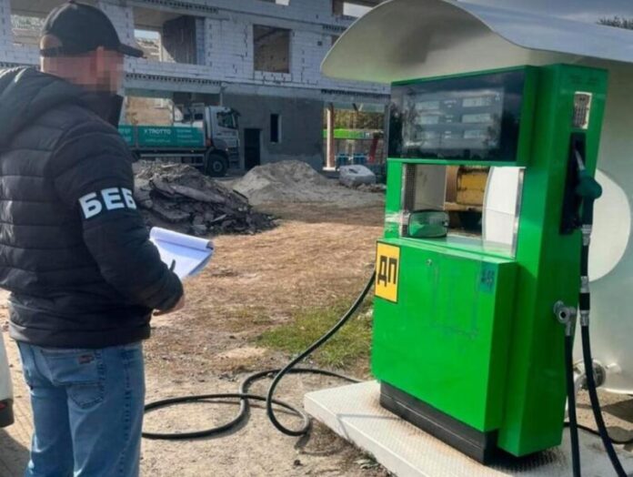 В Україні продовжує працювати 428 нелегальних АЗС