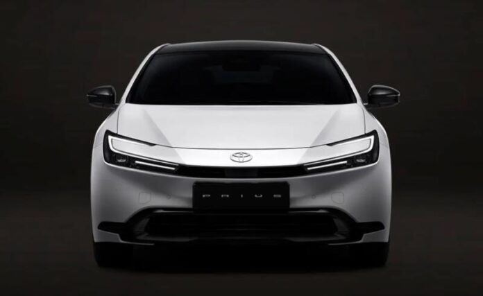 Toyota показала Prius 2026 року з повним приводом і рекордно низькою витратою палива