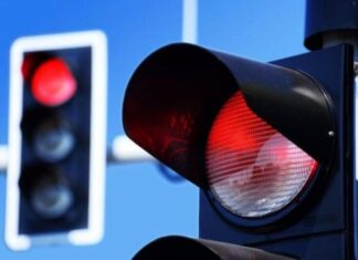Чи дозволено проїжджати на червоне, якщо світлофор не працює