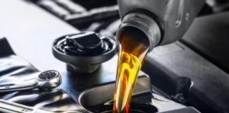 Чому не важливо, яку оливу доливати в мотор: відповідь фахівця