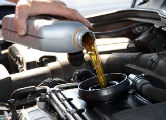 Автомеханік пояснив, чому заміна оливи на 10–15 тис. км шкодить двигуну