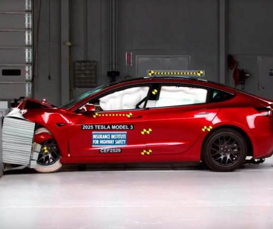 Електромобіль Tesla Model 3 2025 провалив краш-тест IIHS