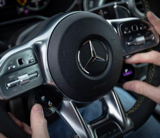 Mercedes і Volkswagen повертають фізичні перемикачі в автомобілі