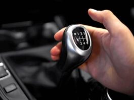 Експерт пояснив, на якій швидкості авто споживає найбільше пального