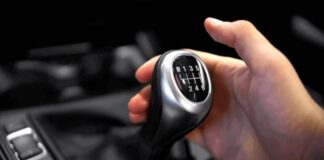 Експерт пояснив, на якій швидкості авто споживає найбільше пального
