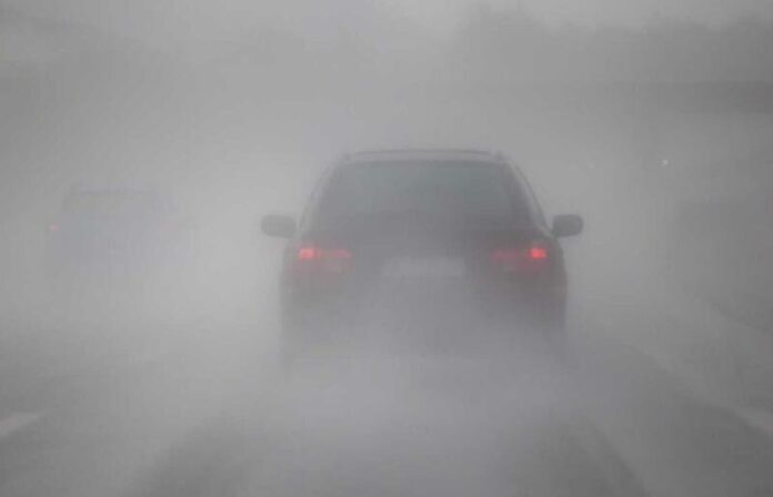 Як безпечно кермувати у туман: головні поради водіям