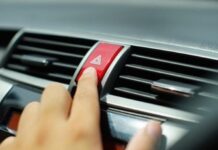 Чи обов’язково вмикати аварійну сигналізацію при зупинці поліцією