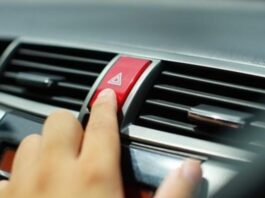 Чи обов’язково вмикати аварійну сигналізацію при зупинці поліцією