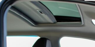 Водіям розповіли, які корисні опції в авто приховують виробники
