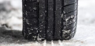 Водіям розповіли, за яких температур потрібно міняти гуму