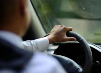 Помилки водіїв, які скорочують ресурс коробки передач і двигуна