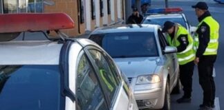 Як правильно спілкуватися з поліцією під час зупинки