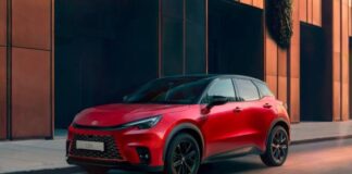 Lexus представив лімітовану версію LBX 2026 Vibrant Edition