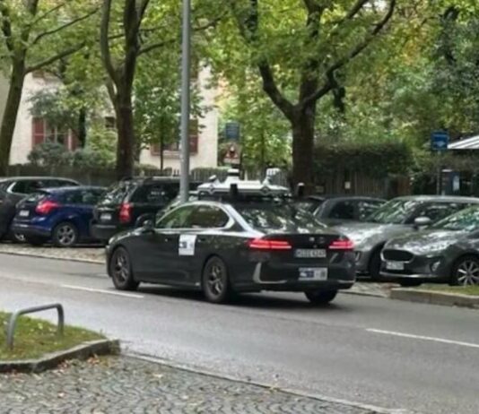 У Мюнхені вперше зняли автономний прототип BMW