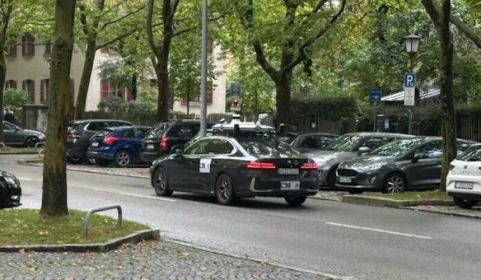 У Мюнхені вперше зняли автономний прототип BMW
