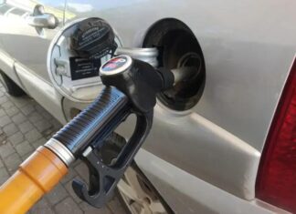 Експерт пояснив, що загрожує водію за відірваний пістолет на АЗС