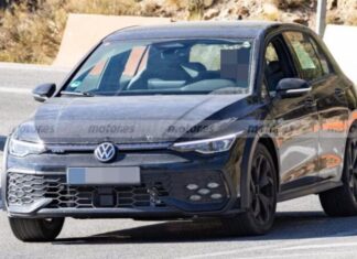 Volkswagen Golf помічений на тестах без камуфляжу