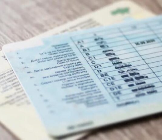 В Україні водії зобов’язані переоформлювати права протягом 10 днів
