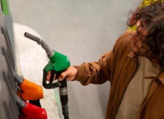 Як зекономити пальне під час тривалих поїздок: поради для водіїв