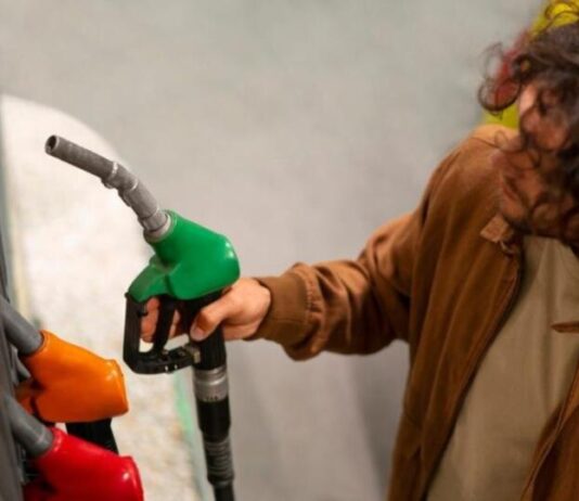 Як зекономити пальне під час тривалих поїздок: поради для водіїв Як зекономити пальне під час тривалих поїздок: поради для водіїв