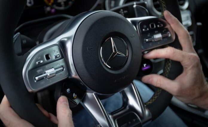 Mercedes-Benz планує повернути фізичні кнопки своїм моделям