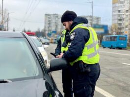 Коли водій зобов’язаний показувати документи поліцейському
