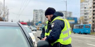 Коли водій зобов’язаний показувати документи поліцейському
