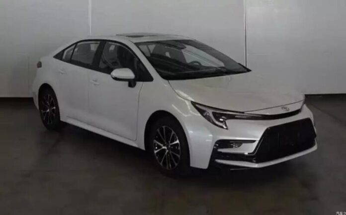 Опубліковані фото ще однієї версії нової Toyota Corolla