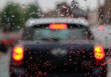 Чому авто відмовляється заводитися під час дощу: 7 головних причин