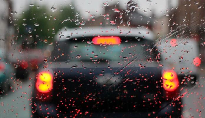 Чому авто відмовляється заводитися під час дощу: 7 головних причин