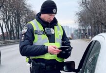 Чи зобов’язаний поліцейський показувати відео порушення на місці зупинки