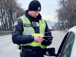 Чи зобов’язаний поліцейський показувати відео порушення на місці зупинки