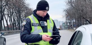 Чи зобов’язаний поліцейський показувати відео порушення на місці зупинки
