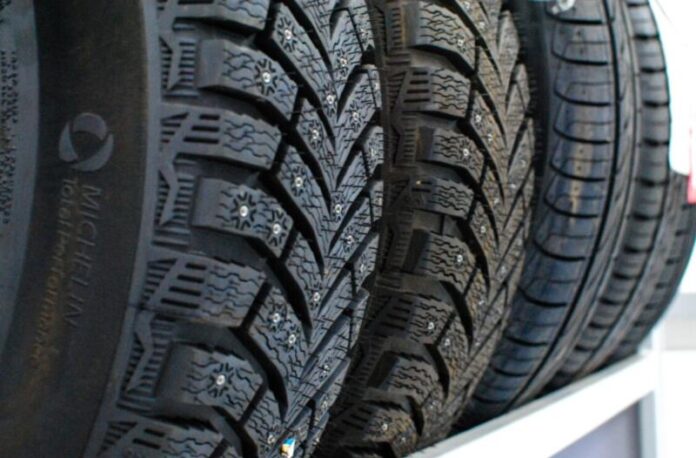 Експерт розповів, коли саме варто переходити на зимові шини