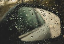 Осінні дощі підвищують ризик ДТП: експерт розповів про помилки водіїв