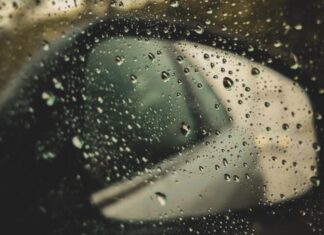 Осінні дощі підвищують ризик ДТП: експерт розповів про помилки водіїв