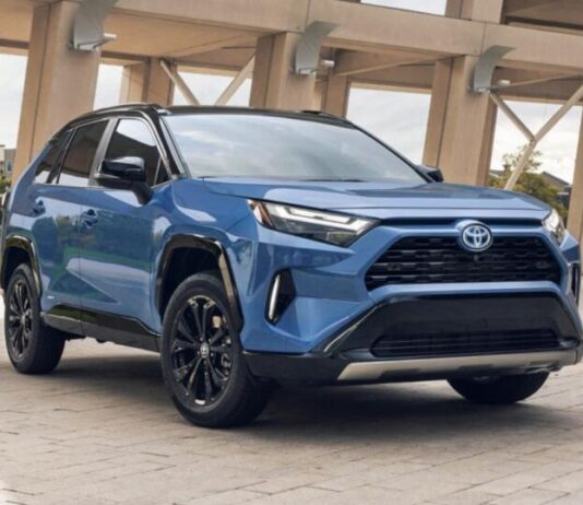 Toyota RAV4 обігнала Corolla і стала найпродаванішим авто у світі