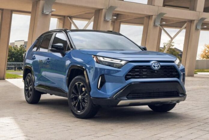 Toyota RAV4 обігнала Corolla і стала найпродаванішим авто у світі