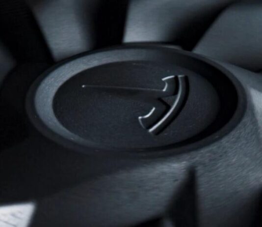 Tesla інтригує новим тизером: що готує компанія