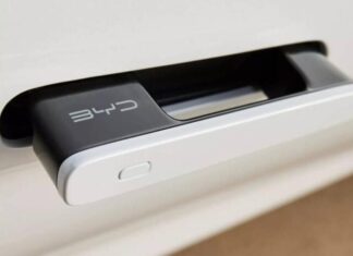 Tesla та інші виробники отримали вимоги до аварійних дверних ручок