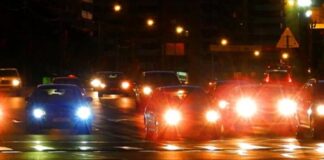 Названо 7 правил водіння вночі, які врятують від аварії та штрафу