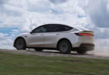 Tesla представила світло-сірий інтер’єр для Model Y L 2026