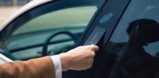 Tesla може відмовитися від карт-ключів у стандартній комплектації авто