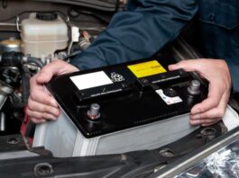 Чому швидко розряджається акумулятор: основні причини та способи перевірки