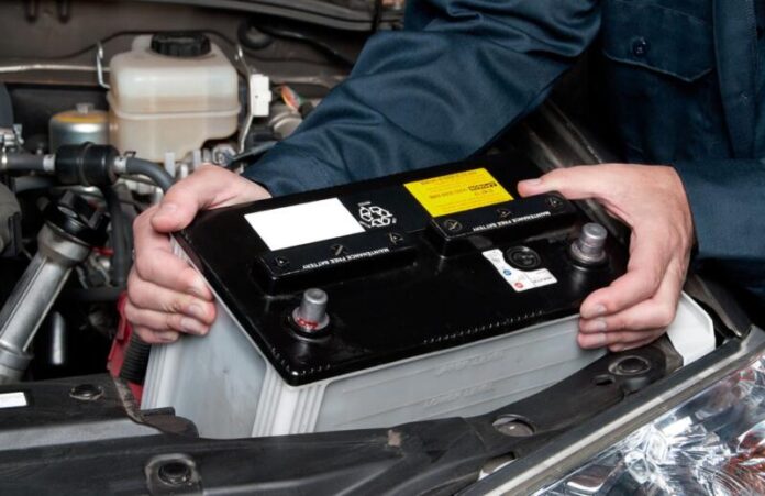 Чому швидко розряджається акумулятор: основні причини та способи перевірки