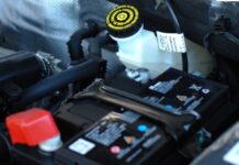 Як правильно відключити акумулятор у автомобілі: поради автоелектрика