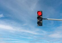 Коли проїзд на червоне світло не вважається порушенням
